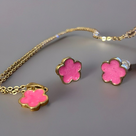 Jewelry - Set of earrings and necklace five pink leaf clover gold tone